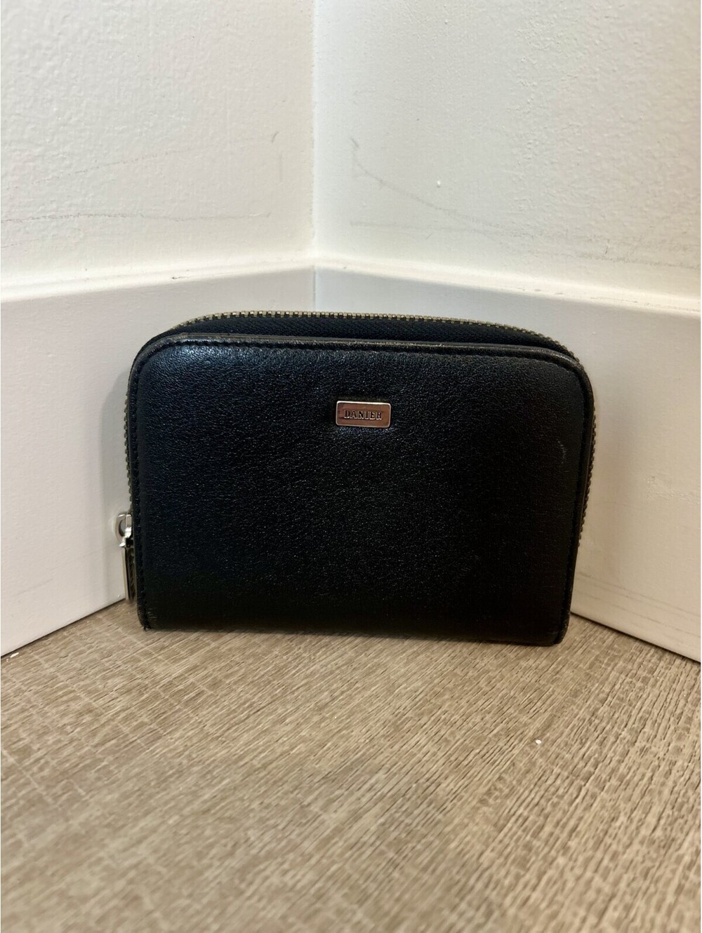 DANIER Women's Zip around Black 100% Leather Wallet